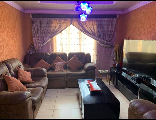 3 BEDROOM HOUSE FOR SALE IN MEYERTON PARK